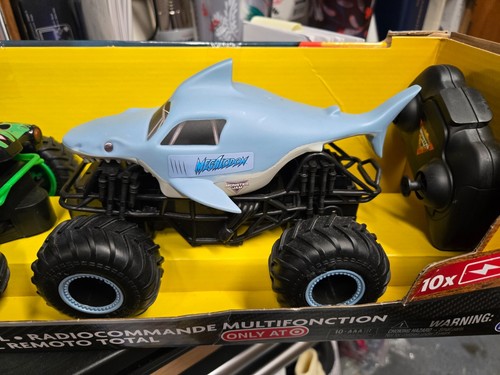 MONSTER JAM GRAVE DIGGER VS MEGALODON REMOTE CONTROL CARS - Picture 2 of 3