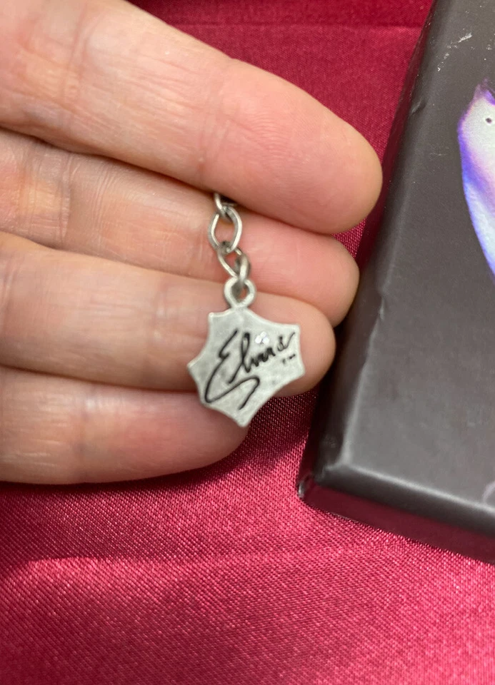 Elvira 黑色浮雕声明项链 Sweet Romance Goth,朋克美国制造 — 第 4/4 张图片