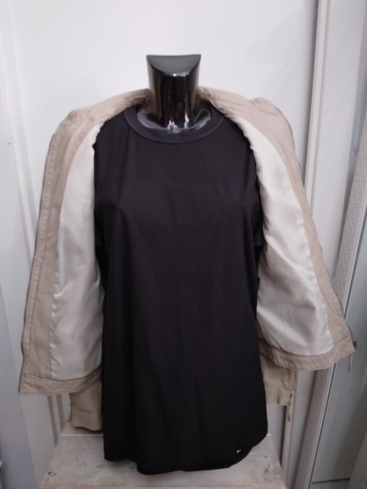 Minimum authentic leather jacket used women's siz… - image 6