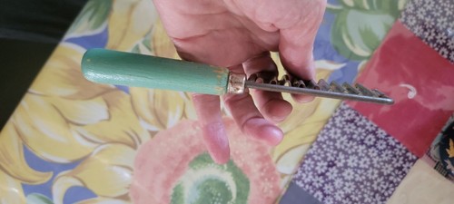 3 VINTAGE CRINKLE CUTTERS POTATO VEGGIE WOODEN HANDLE MINT GREEN, YELLOW, RED - Picture 5 of 9