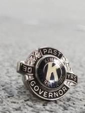 vtg (1) Kiwanis International Past GOVERNOR 30 Years Service Award Lapel Pin