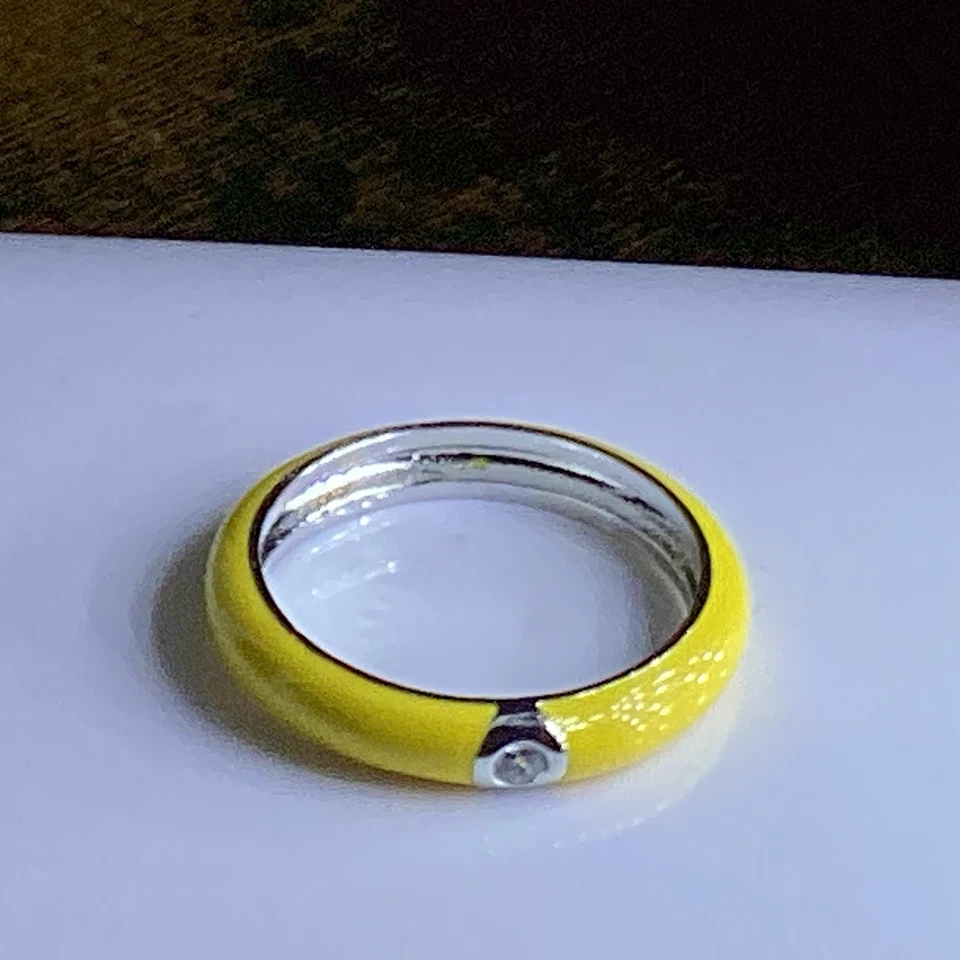 Chapado en plata de ley, nuevo elegante anillo esmaltado amarillo, tamaño 9,5 - 61 mm. Foto 3 de 4