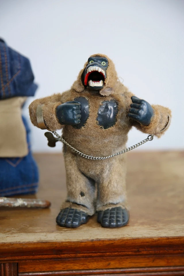 De colección Marx King Kong Juguete de Cuerda Gorila Trabajando Cadena Manipulas Etiqueta Original Foto 2 de 4