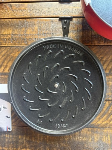 Williams Sonoma Staub Enameled Cast Iron French Oven with Snake Lid 5 Qt OB - Picture 5 of 6