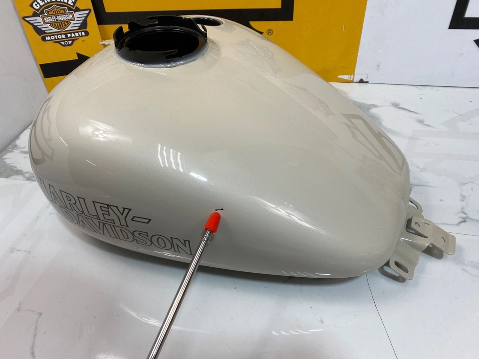 OEM Harley 21-23 Touring Road Glide 6 gal tanque de gasolina arena blanca perla Foto 3 de 4