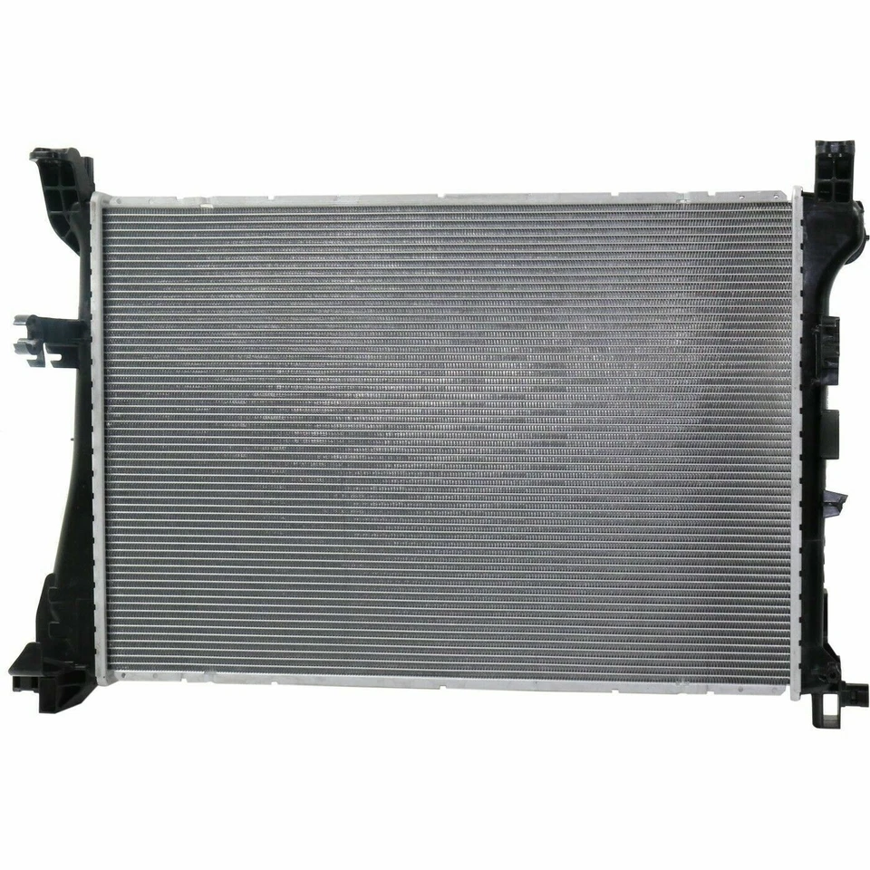 Radiador L4 1.4L (13513) compatible con Fiat 500L 2014 2015 2016 2017 Foto 2 de 2