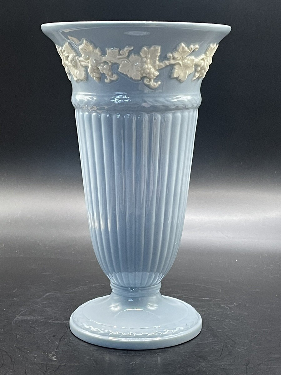 A Large Wedgwood Queensware Vase and Cover A Large Wedgwood Queensware Vase and Cover