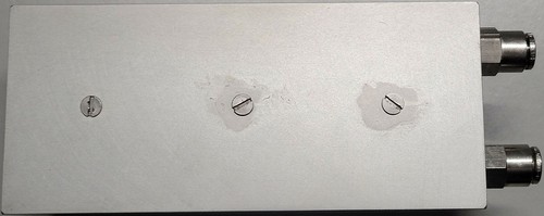 El colector de aluminio anodizado tiene 2 identificaciones de entrada Salida de 1/2" y 14 (8 de con identificación 3/8 - Imagen 8 de 12