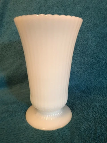 VTG E O Brody, Large Milk Glass, Ribbed Vase, M5000, 7 1/2". Made in USA.1960.