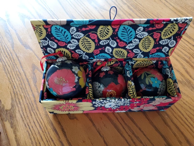 NIP Set of  3 Vera Bradley  Christmas Ornaments in Rare, Retired Happy Snails
