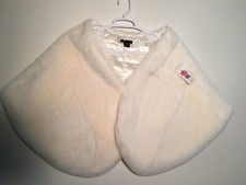NWT Christian Siriano Faux Fur Stole Wedding Wrap shrug Womens White Ivory clasp