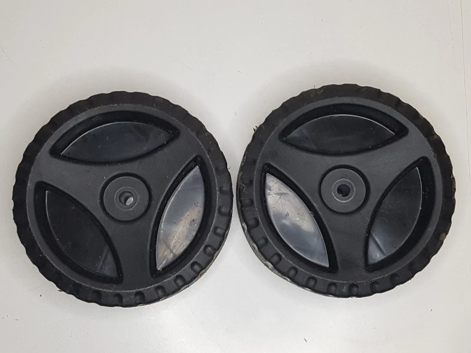 paire de roue de tondeuse Bosch rotak 320er - Photo 1/3