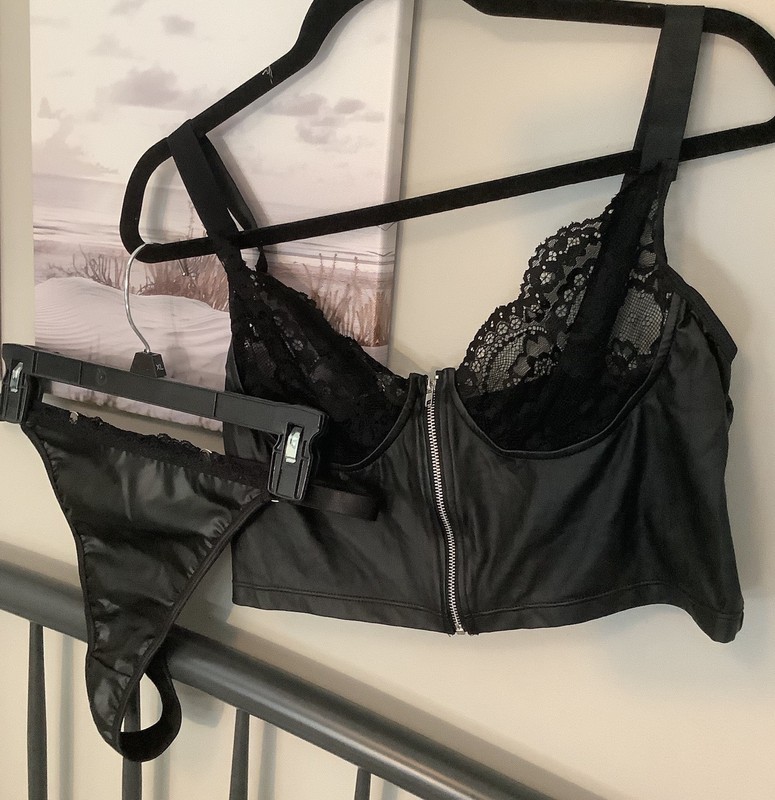 Faux Leather Front Zipper Bra And Thong, Size XL