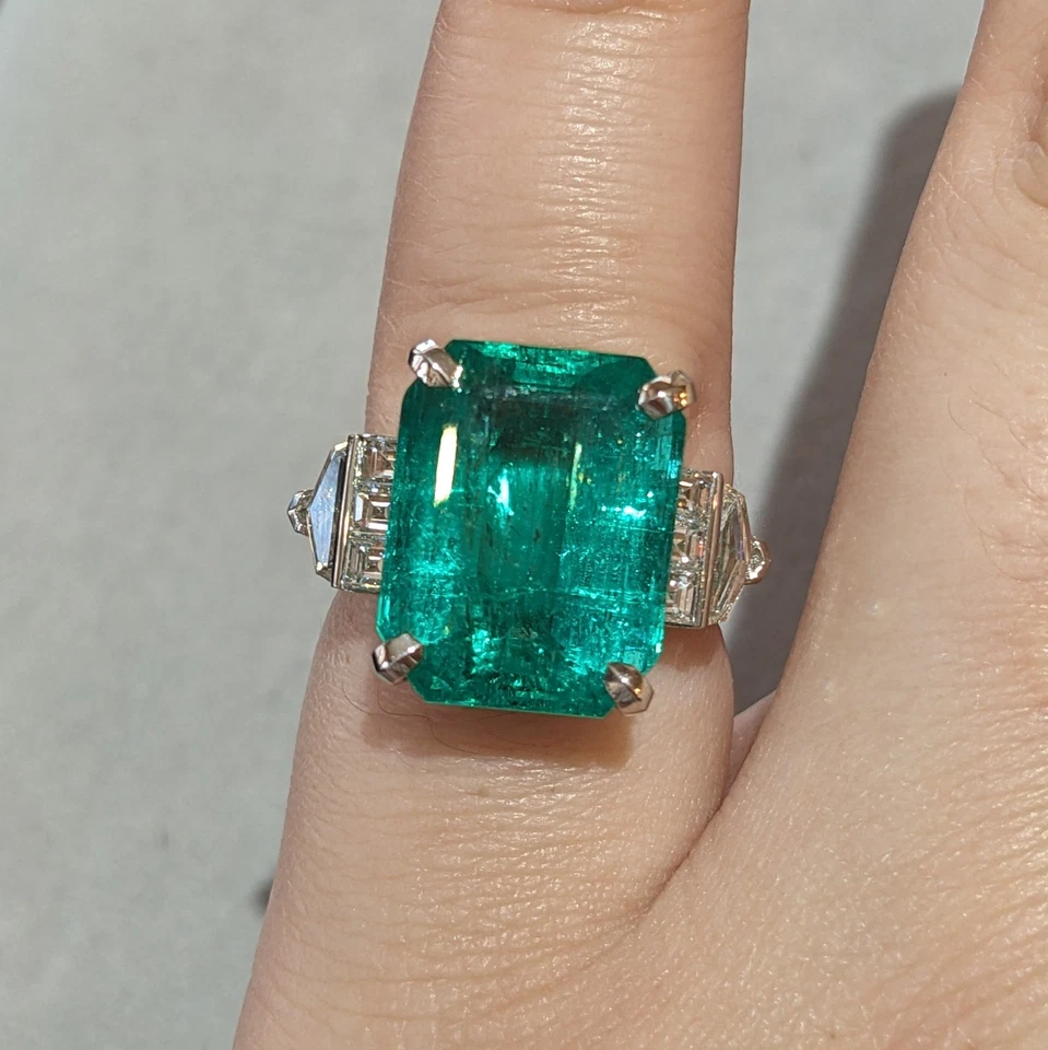 Кольцо из платины с колумбийским изумрудом и бриллиантом GIA 12,49 карата - HM2700SZ