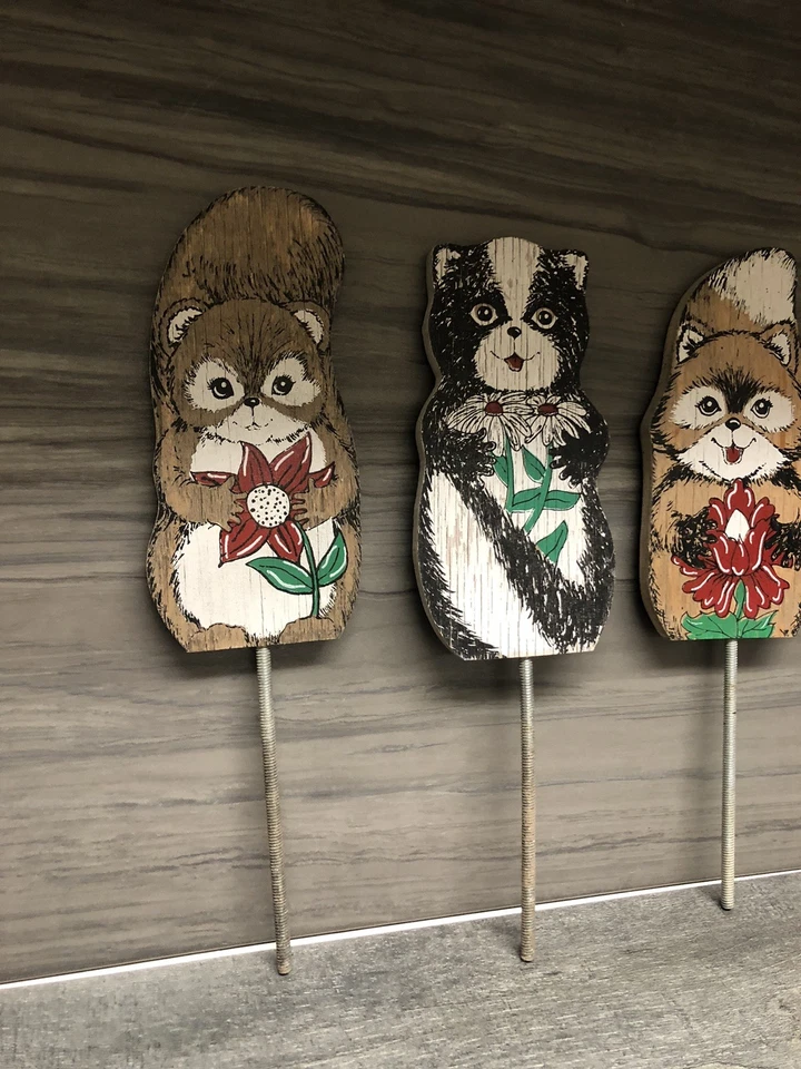 Set Of 3 VTG Hand Cut Painted Wooden Skunk Squirrel Raccoon Garden Lawn Stakes - Image 4 of 4