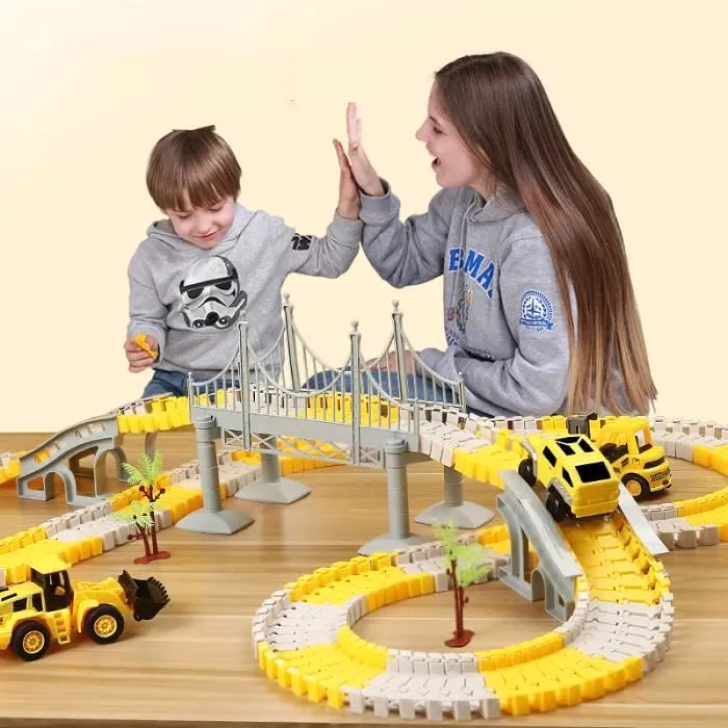 Circuit de voiture électrique enfant pour animer les après-midis de jeux en famille au salon