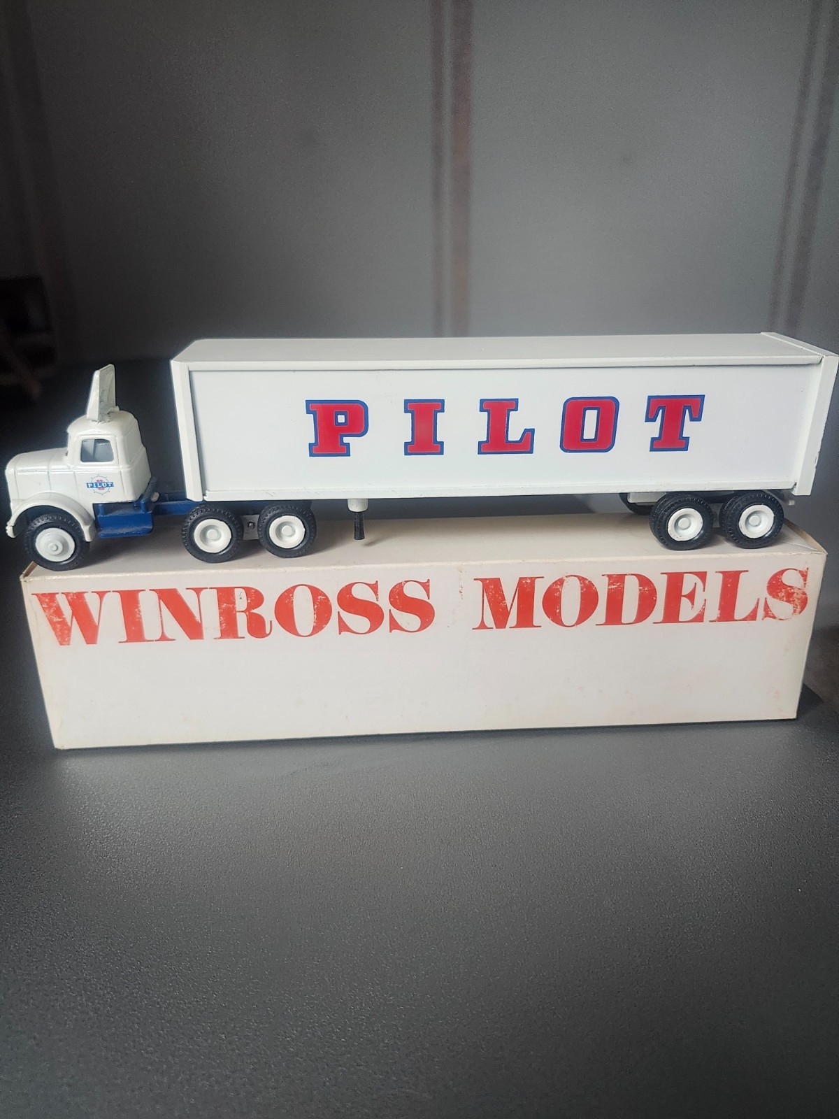Winross 1982 Pilot Freight Truck. Excellent condition. Never displayed.