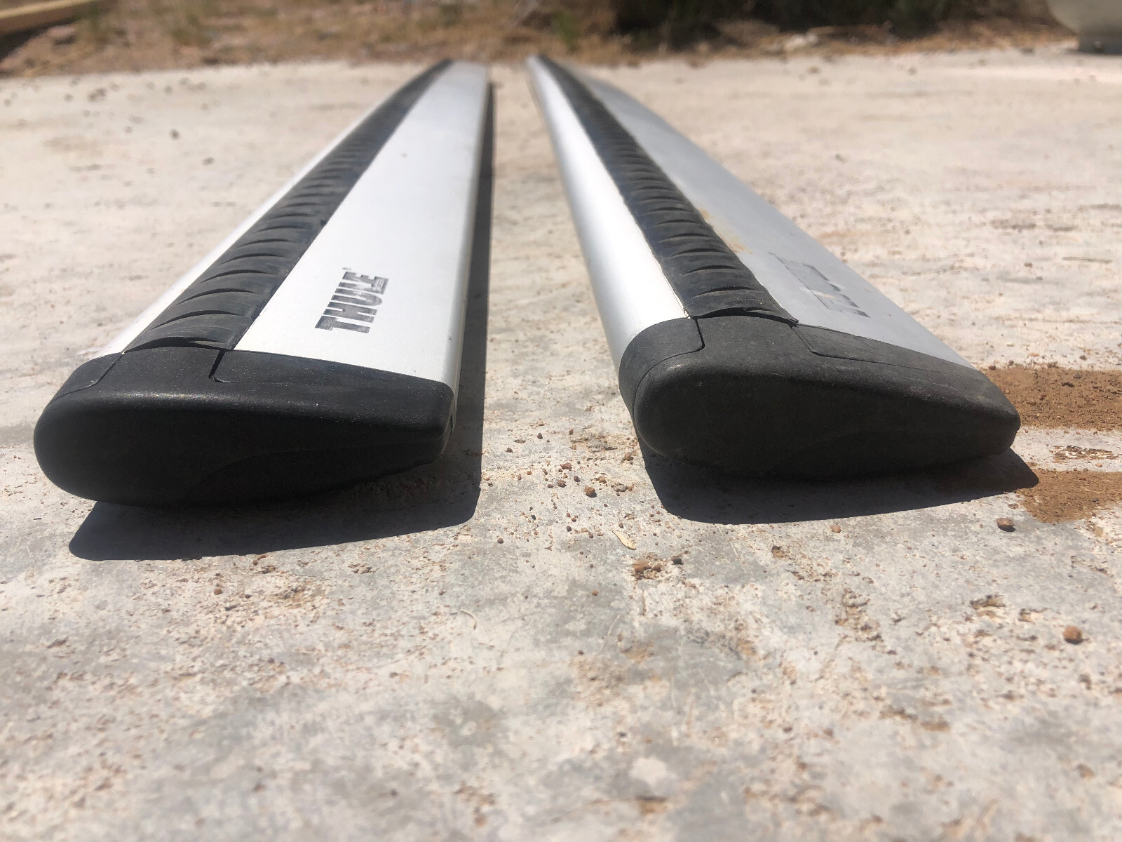 Thule Aeroblade Roof Rack Cross Bars ARB47 Silver 47" Length Aero Blade