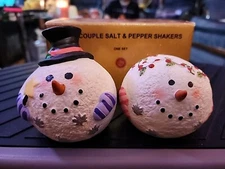 Kathryn Beich Snowman Couple Ceramic Salt & Pepper Shaker New Original Box