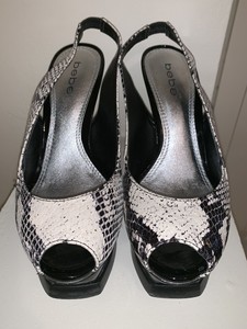 white heels size 7