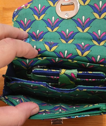NEW Vera Bradley Wallet Clutch Wristlet w/ strap Apple Green Windsor Navy Lined - Picture 4 of 5