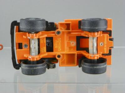 希少 siku 3135 メルセデスベンツ ウニモグU1500 1/32 Amazon.co.jp: ジク (SIKU) メルセデス・ベンツ 長距離バス 3歳
