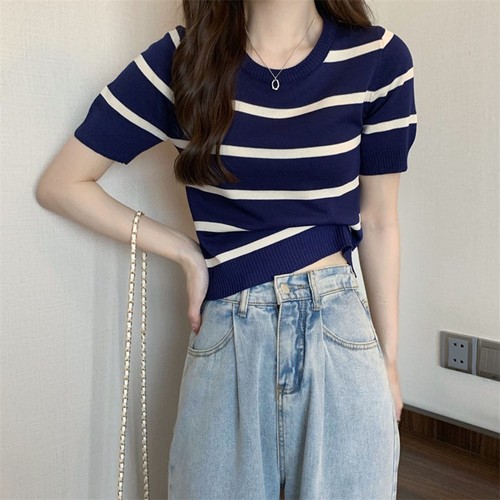 Stripe Patterned Women's Tee Made of Soft Fabric Perfect for Warm Weather - Picture 12 of 28