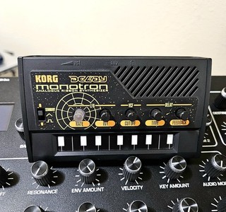 KORG Monotron DL Delay Analog Handheld Synthesizer Battery Powered FX 3.5mm