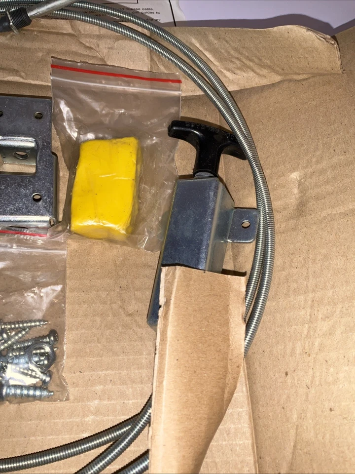 Cerradura de capó de seguridad Mr. Gasket # 6285 Hot Rod Rat Rod Chevy Ford Dodge de colección Foto 4 de 4