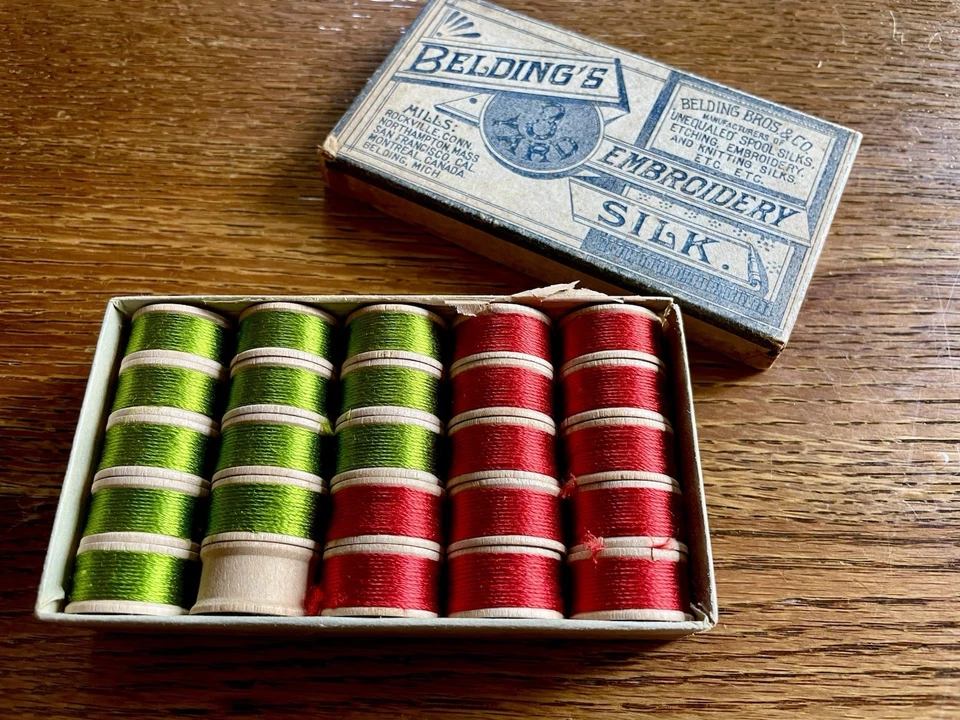 Antique Belding Bros. & Co. Silk Thread Lot 24 on Wooden Spools in Original Box - Image 2 of 4