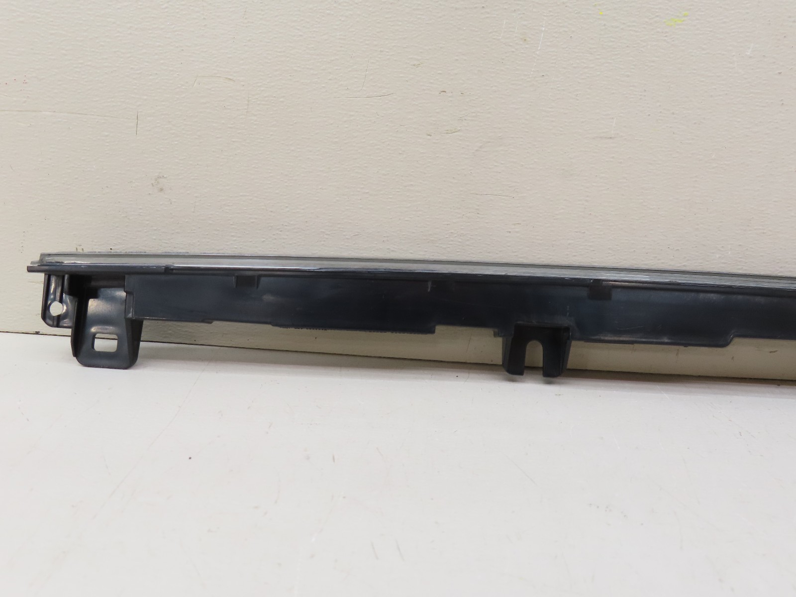 2017-2020 ASTON MARTIN DB11 REAR CENTER HIGH MOUNT STOP TAIL LIGHT LED OEM