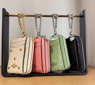 Coach Zip Card Case In Signature Leather With Heart Charm CDQ15 | eBay