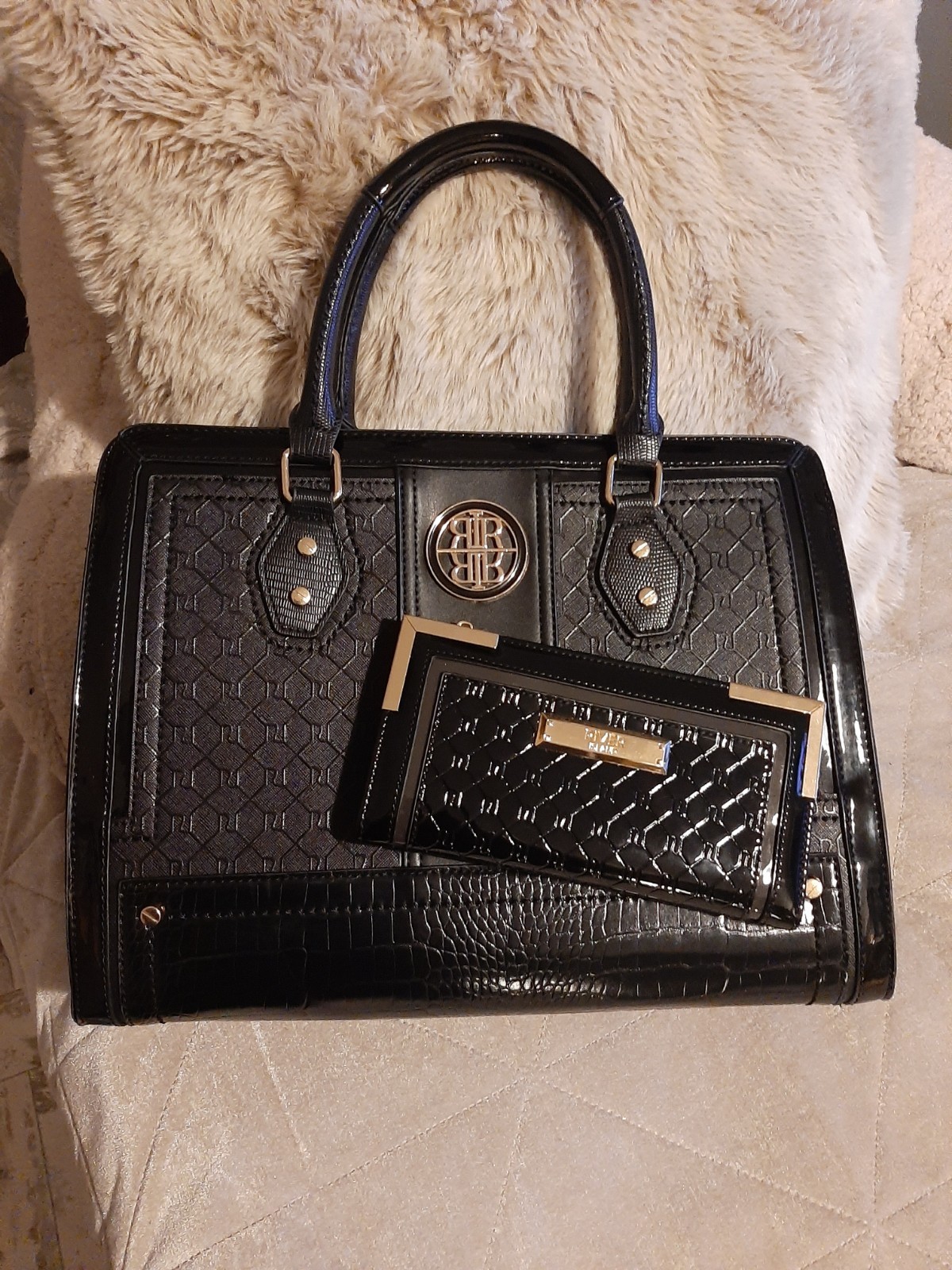 Picture 1 of 24