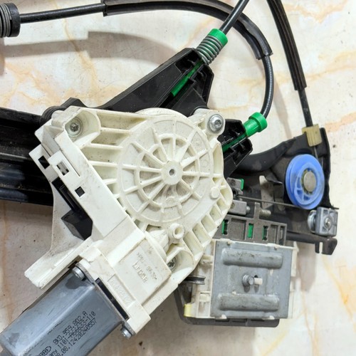 AUDI A5 8TA 09-12 DOOR WINDOW MOTOR (RIGHT FRONT) 8K0 959 802 A - Picture 6 of 7