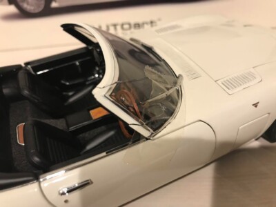 AUTO art MILLENNIUM 1/18 TOYOTA 2000GT White Miniature Scal