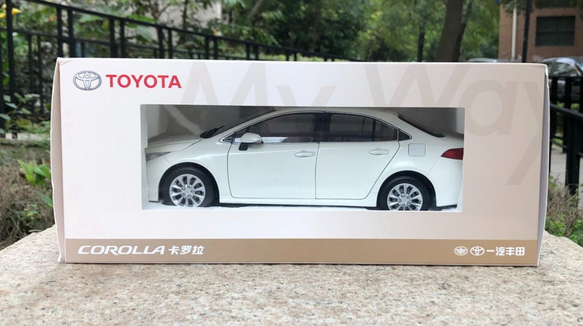 1/18 Scale Corolla 2019 White Diecast Car Model Toy