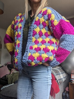 Handgefertigte Grobstrick Strickjacke gestreift, nagelneu, S/M