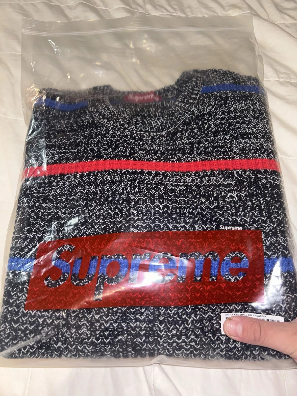 MARQUE ? Pull Suprême Gaufré Tricot Petite Boîte Col Rond Authentique Via FW24 Drop
