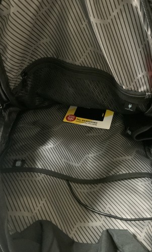 🔰 SWISS-GEAR 18” Backpack with Carabiner - Black 🆕 As Shown - Picture 4 of 5