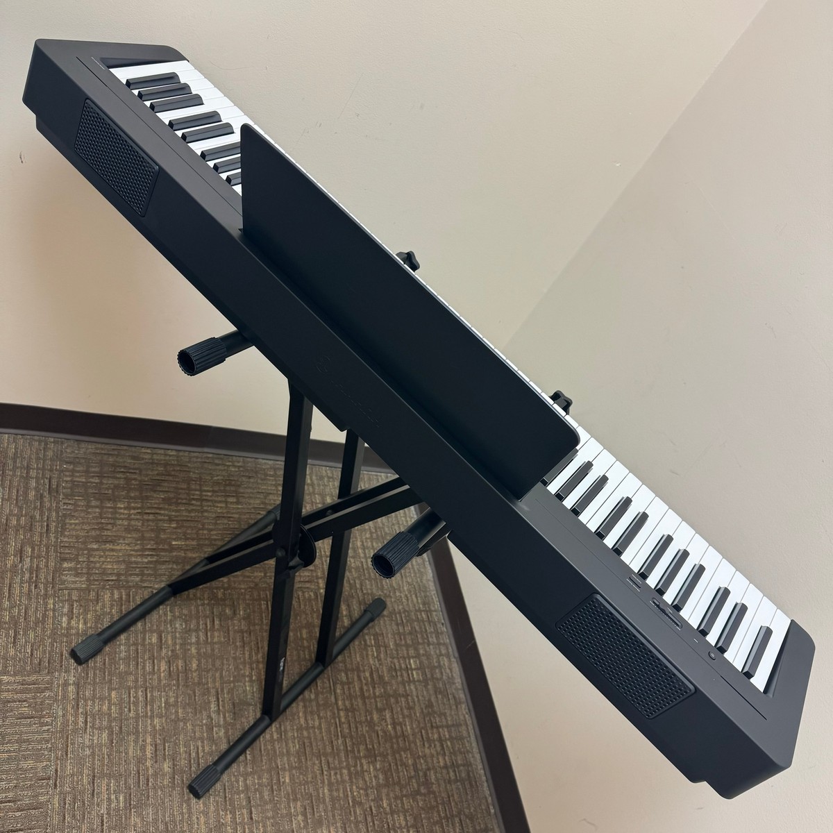 Yamaha P-143B Pianoforte Digitale 88 Tasti Con Tastiera GHC E Suono CFIIIS – Home, Compatto Con App Smart Pianist