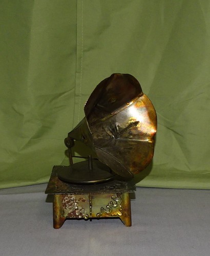 Music box vintage ottone vecchio tema Victrola Lara made in Hong Kong funziona - Foto 3 di 9