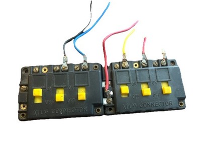 2 Atlas Electrical Track Power Connector with Three On/Off Switches (HO/N Scale)