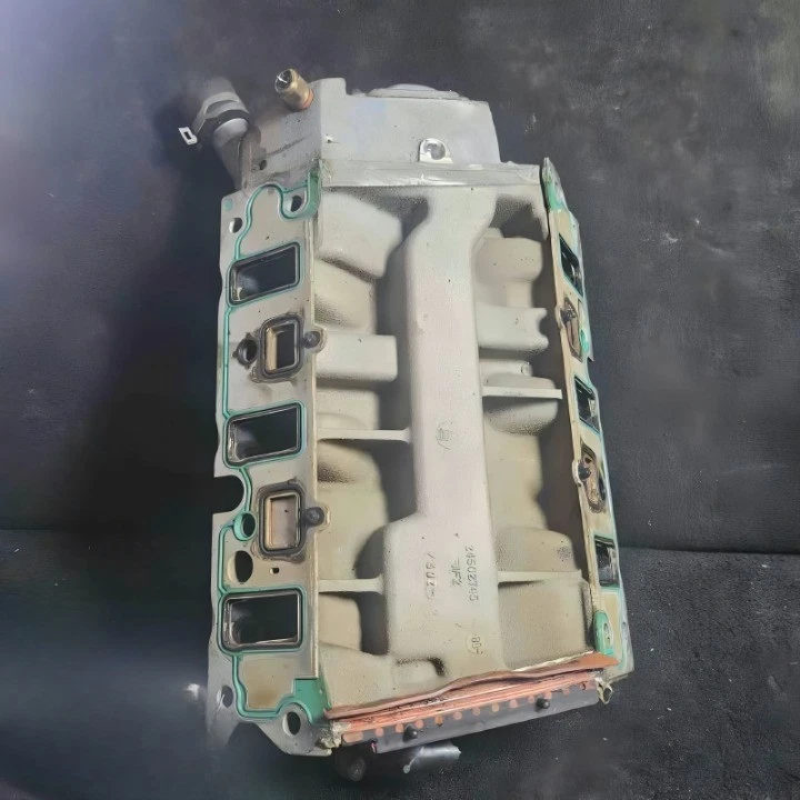 1996-2005 Buick LeSabre Engine intake Manifold Assembly OEM - Image 2 of 4