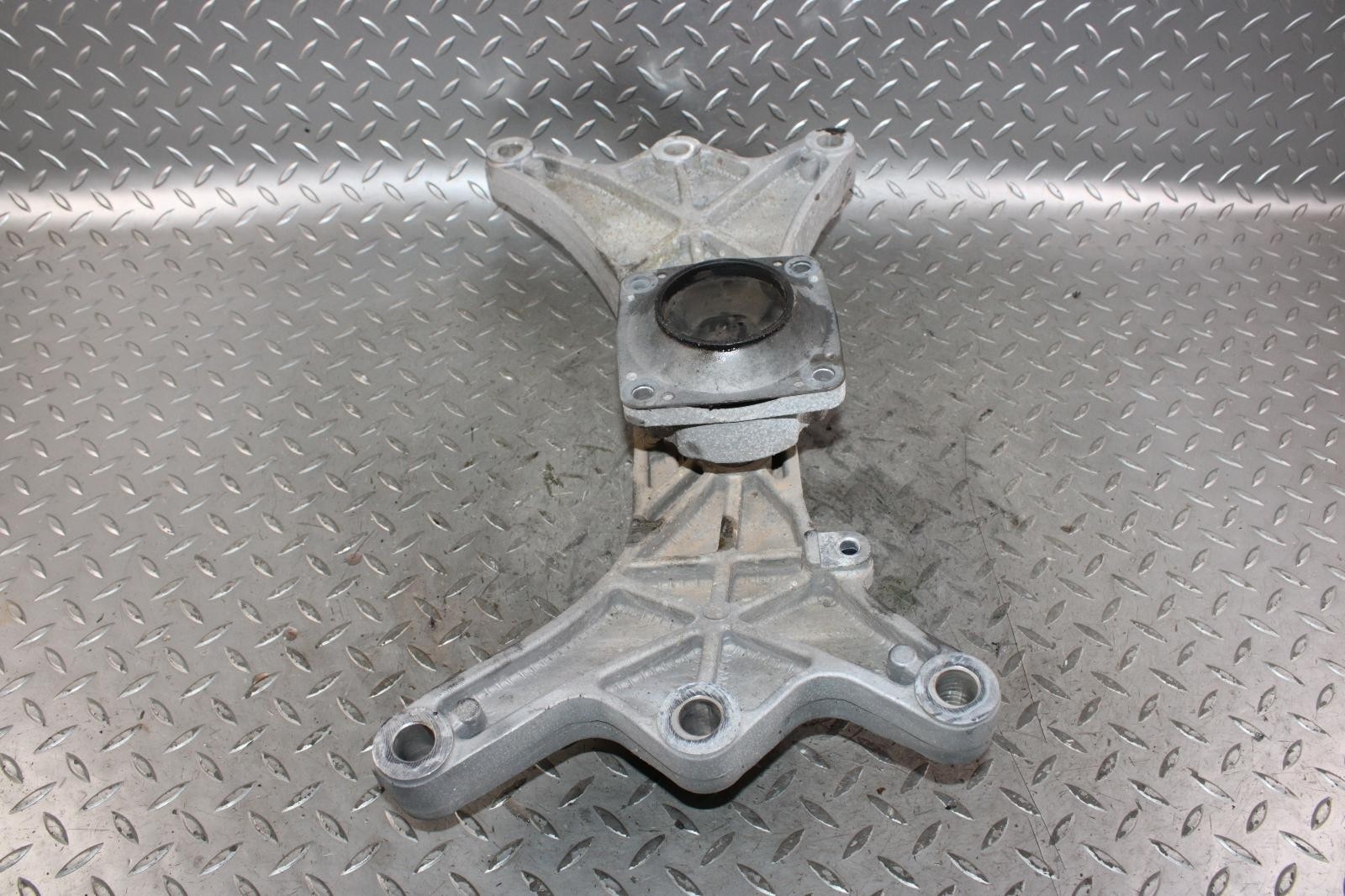 Maserati Ghibli 2014-2021 Transmission mount