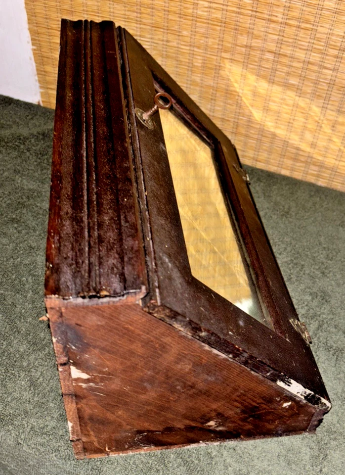 Antiguo botiquín de esquina montado en la pared con espejo (estilo Eastlake) Foto 2 de 4