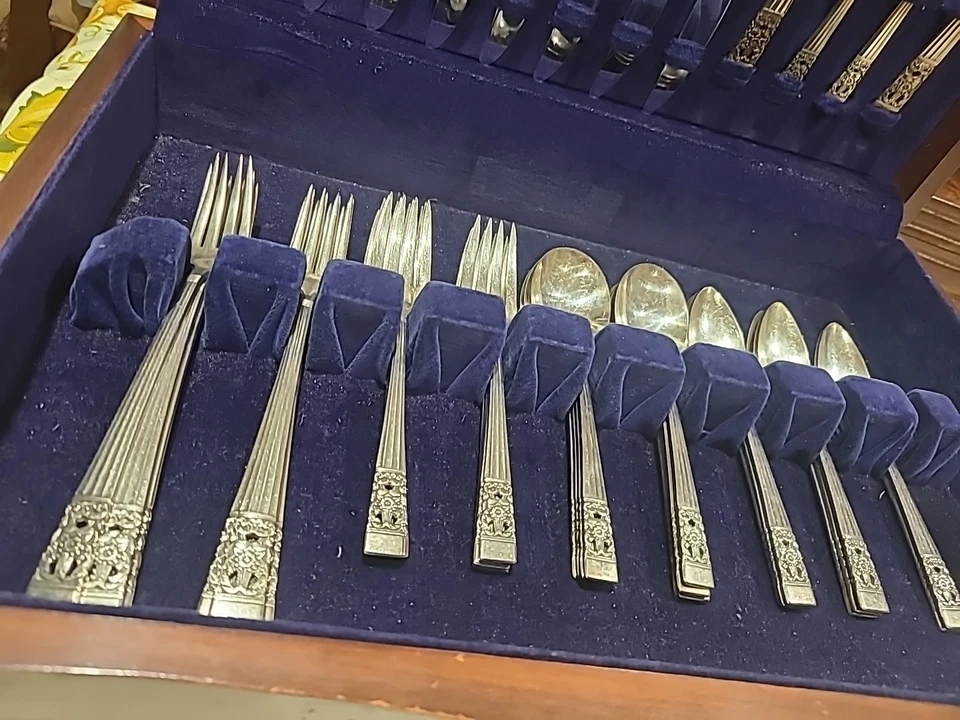 Juego de cubiertos coronación comunitaria vintage 8 personas extras para servir Foto 3 de 4