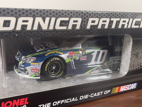 Lionel Racing 1:24 Danica Patrick #10 Aspen Dental 2016 Chevrolet SS 1 of 589 - Picture 9 of 9