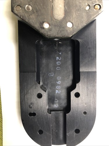 7200-0945-01 w/ 7200-0982-03 D Robot Effector Robot ARM AG Associates Heatpulse - Picture 5 of 7