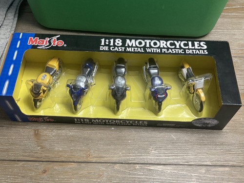 Maisto 1:18 Motorcycle Collection Suzuki Diecast With Plastic Details - Picture 2 of 3