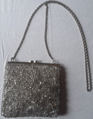 'Cache' Silver Beaded Sequin Shoulder Handbag w/ Kiss lock & Byzantine Chain